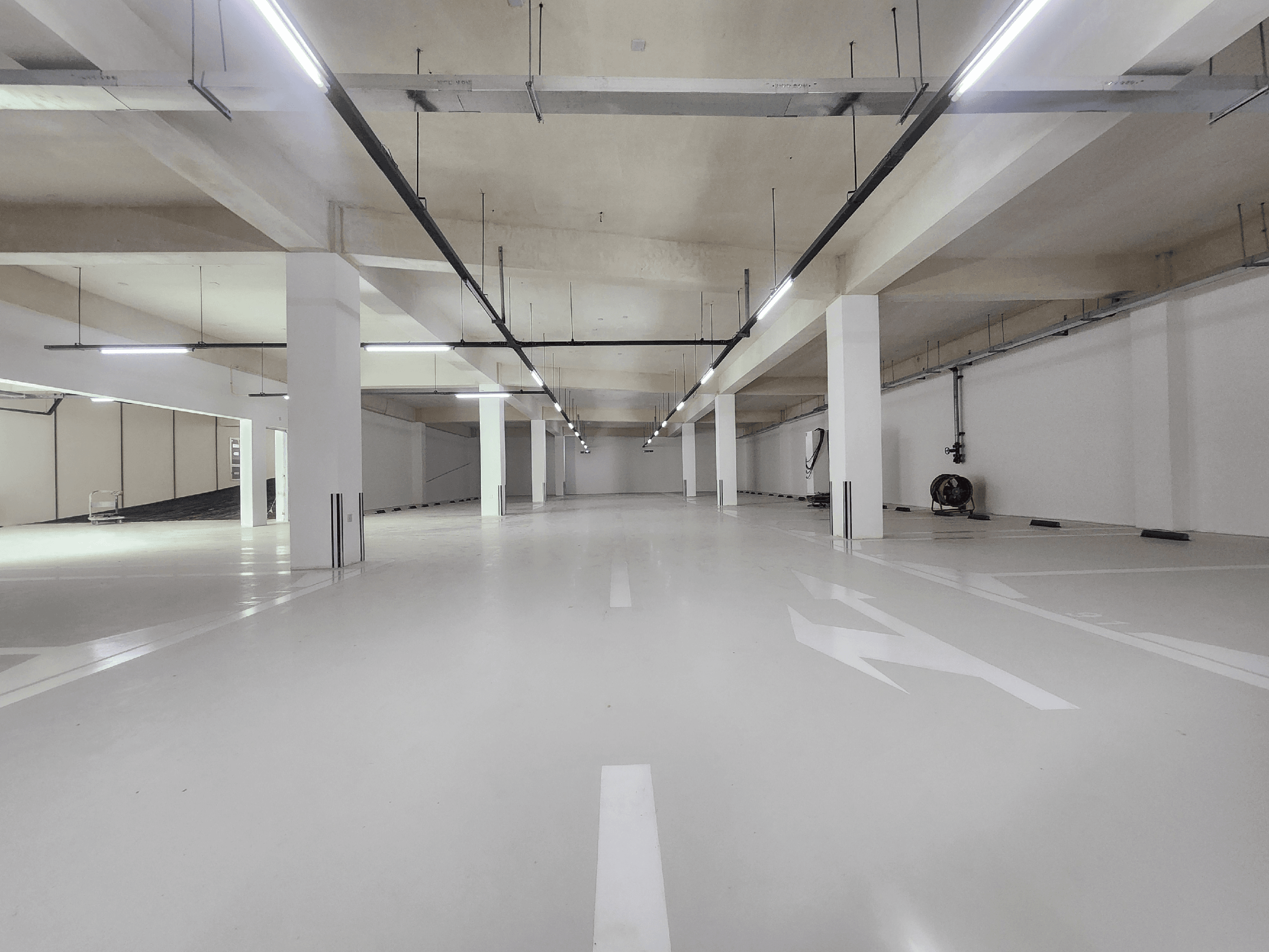 无锡中鹰黑森林售楼处地坪工程
Sales Office Floor Project of CEG Wuxi 3