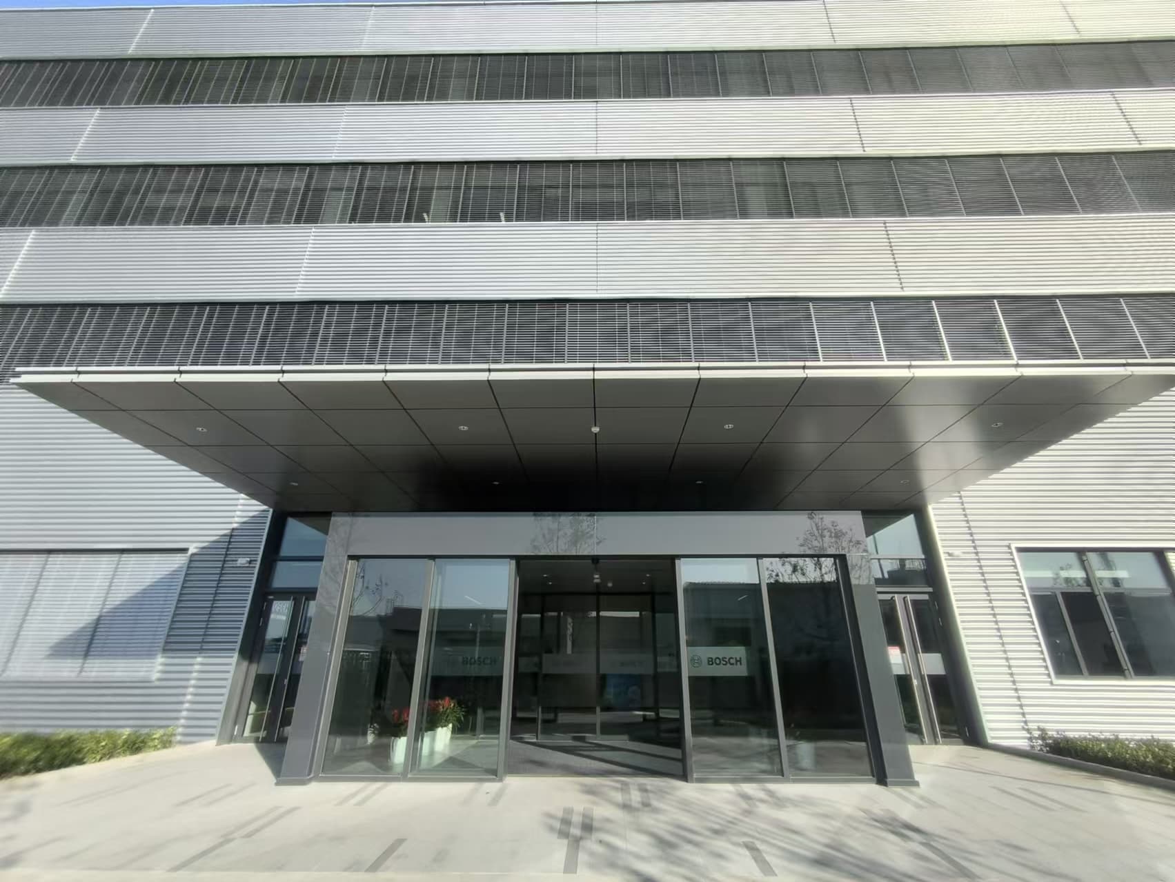 新能源汽车核心部件研发基地幕墙工程
BOSCH SZH5 Curtain Wall Project 4
