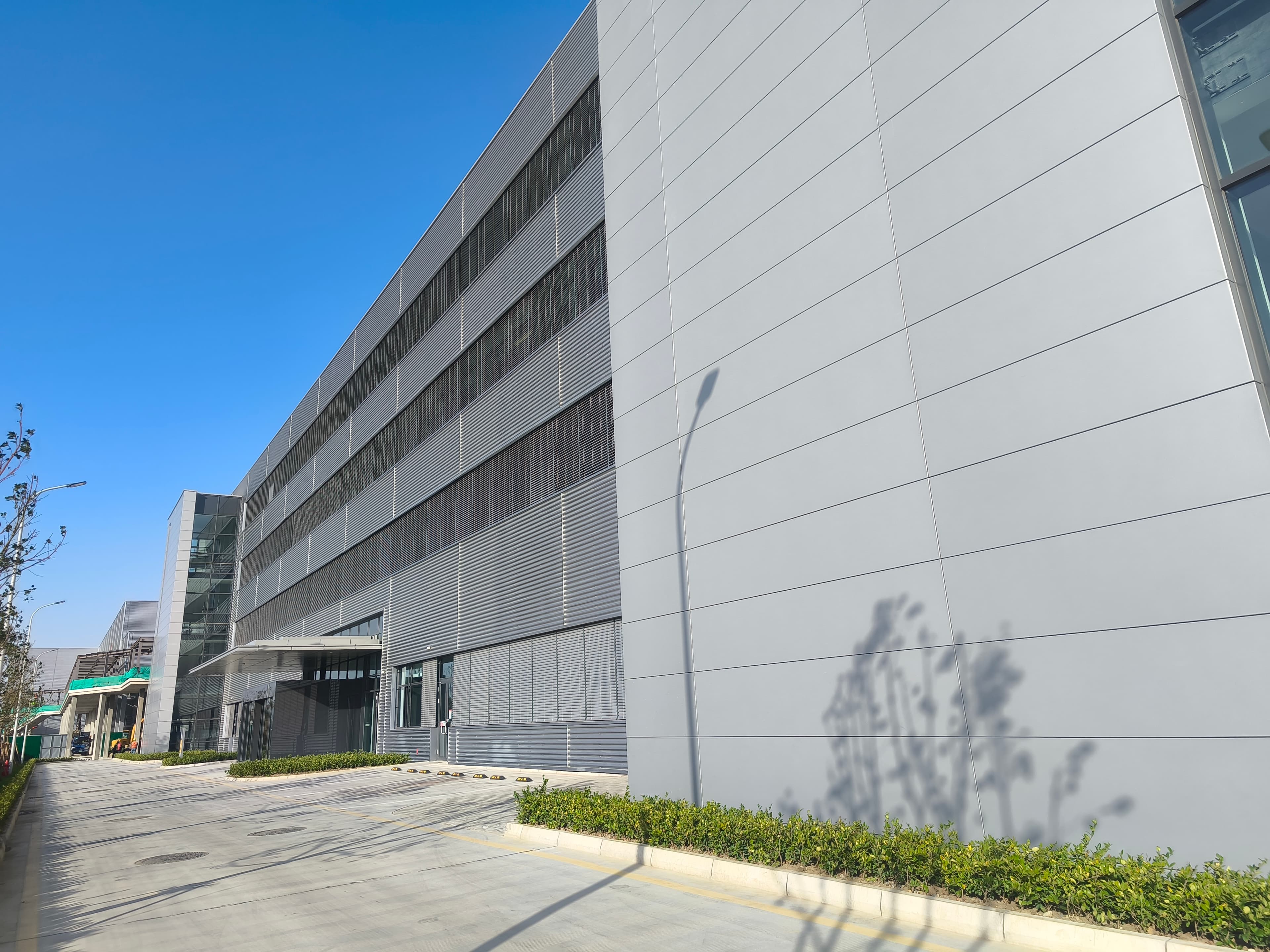 新能源汽车核心部件研发基地幕墙工程
BOSCH SZH5 Curtain Wall Project 5